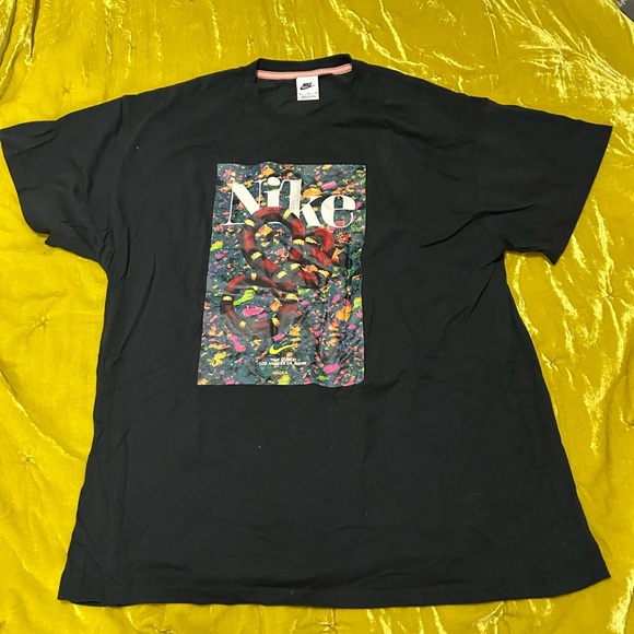 Nike Max 9 Trek Division LA Black Tee with Snake and Floral Graphic XL Neon - Picture 1 of 3